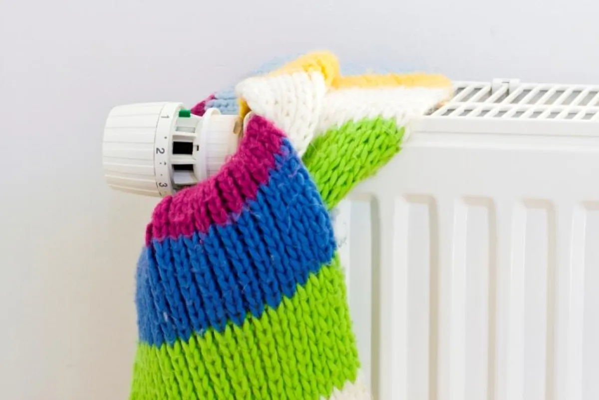 Es gibt klügere und vor allem effektivere Arten, die Heizkosten zu senken. Vorbaurollläden erhöhen die Wärmedämmung bei Fenstern und sorgen so für Einsparung von Heizkosten.