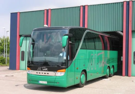 Bild: Omnibusbetriebsgebäude: Unterversicherung kann teuer werden