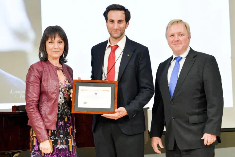 Friedenspianist Davide Martello empfängt Europäischen Bürgerpreis in Brüssel Bild: Friedenspianist Davide Martello empfängt Europäischen Bürgerpreis in Brüssel