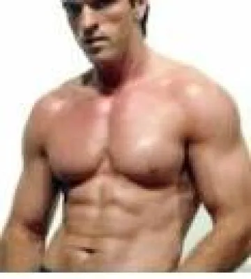 Bild: Krafttraining an der Fitness Station oder freien Gewichten