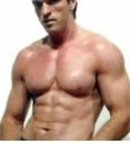 Bild: Krafttraining an der Fitness Station oder freien Gewichten