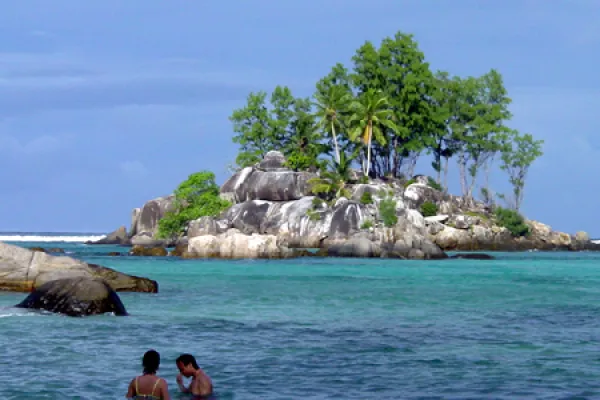 Bild: Seychellen erleben! Von Ohrstöpseln, großen Schildkröten und kleinen Autos.