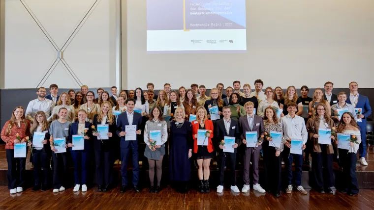 Bild: Deutschlandstipendium: Hochschule Mainz verleiht Stipendien an 82 Studierende