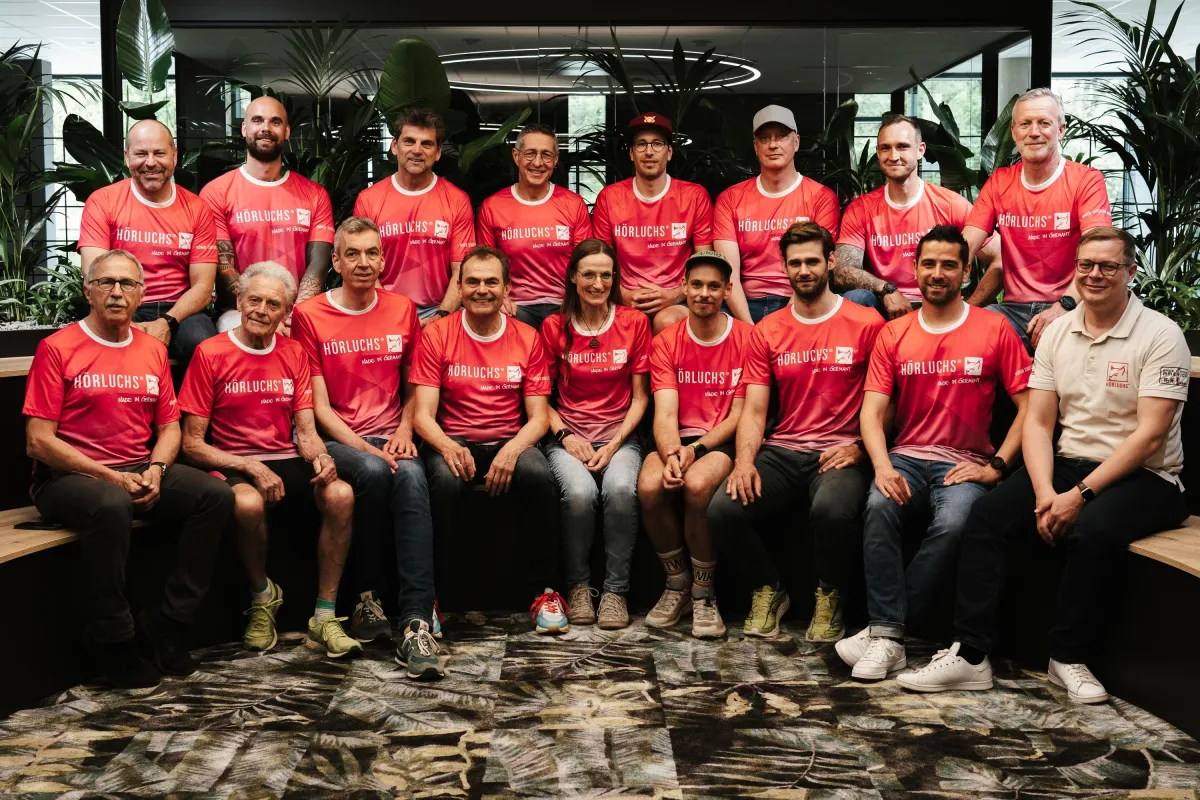 Gruppenfoto der Team Hörluchs® Challenge Roth Staffeln (© Hörluchs®)