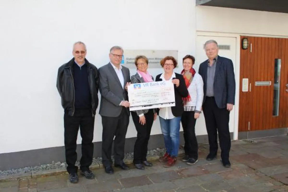 Scheckübergabe der Firma Fenster Ruoff an die Diakonie-/Sozialstation Mössingen-Bodelshausen