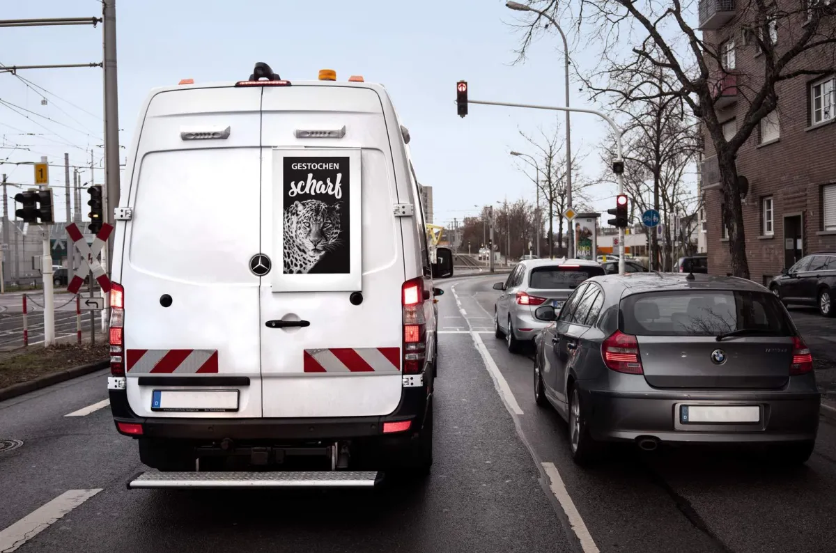 Transporter mit Fahrzeugdisplay
