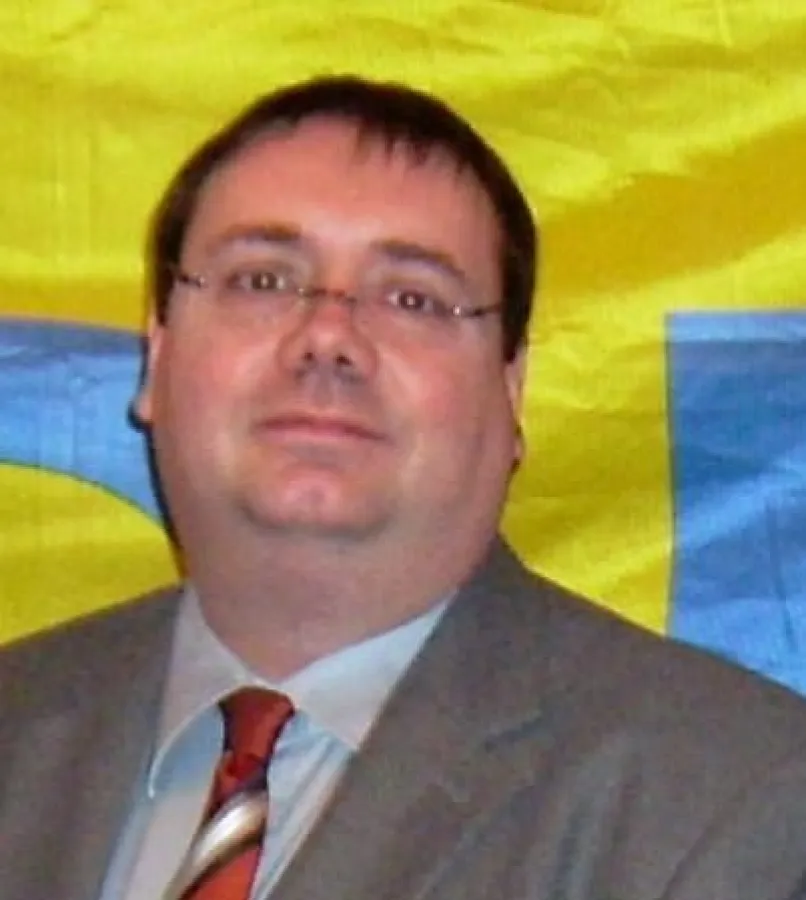 Der FDP Kreisvorsitzende fordert flexible Kinderbetreuungsmöglichkeiten, um den Anforderungen des Arbeitsmarktes gerecht zu werden.