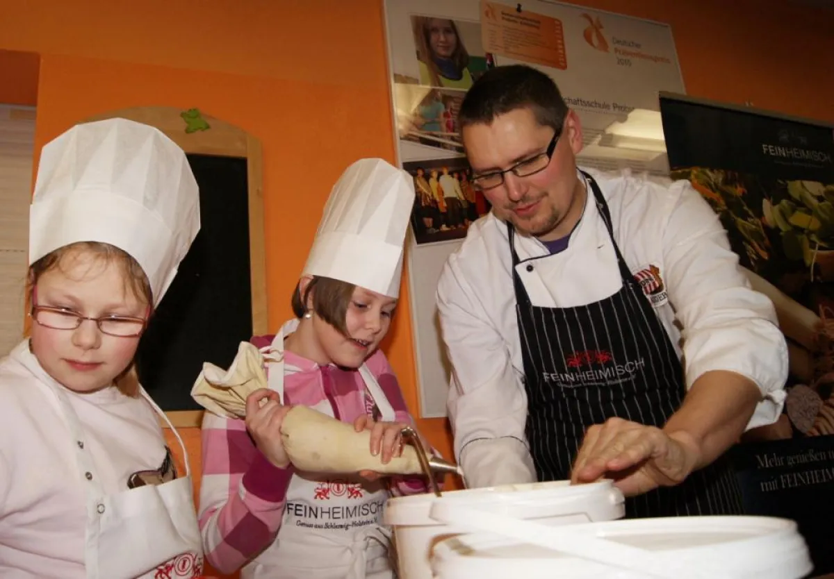 Salome (9), Sina (10) und Oliver Firla