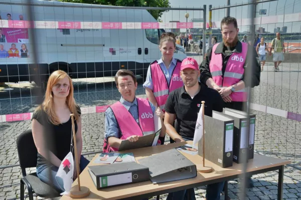 Bild: Anti-Gewalt Aktion der dbb jugend nrw in Düsseldorf