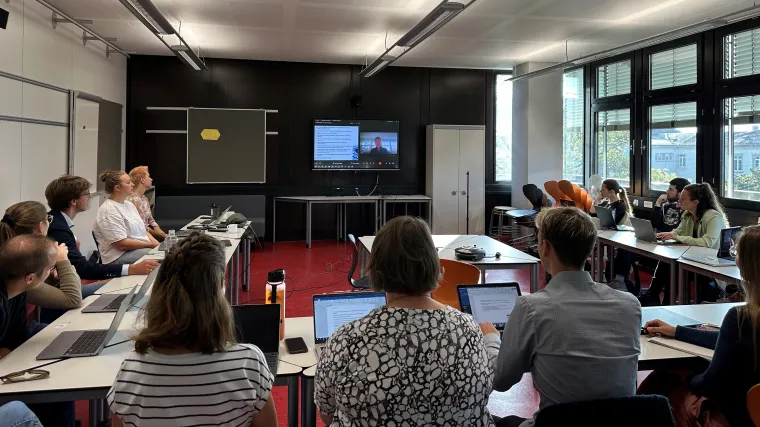 Digitale Technologien im Schulunterricht: Forschungs- und Nachwuchskolleg AQUA-d geht an den Start Bild: Digitale Technologien im Schulunterricht: Forschungs- und Nachwuchskolleg AQUA-d geht an den Start