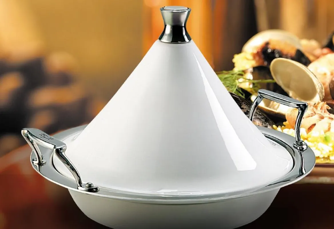 Die Tajine von All-Clad vereint traditionelle nordafrianische Küchentradition mit dem know how der amerikanischen Edelschmiede.