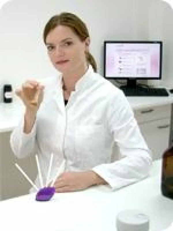 Doreen Herker, Leiterin der Abteilung Duftentwicklung
