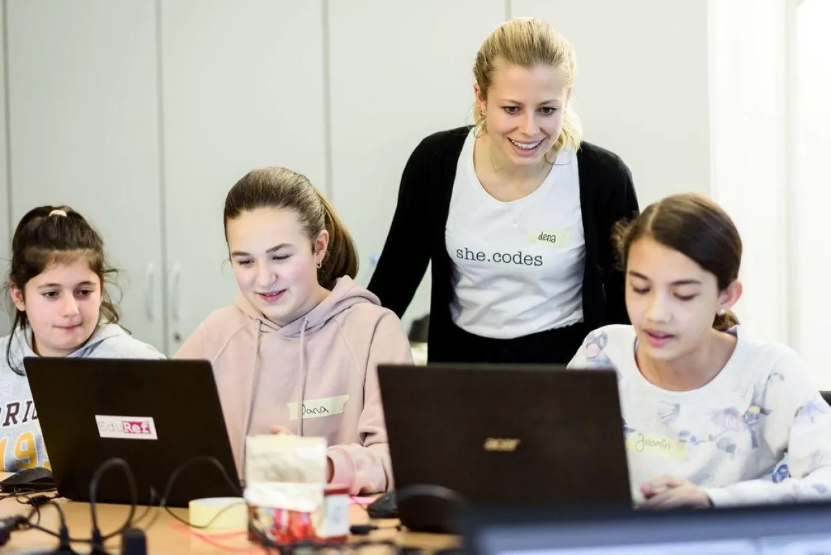 Die Initiative She.codes von Studentinnen des KIT begeistert junge Frauen für Informatik