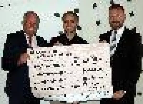 Bild: 2.000 Euro von der Stiftung Kreissparkasse für Inklusionsprojekt der Musikschule Ostfildern