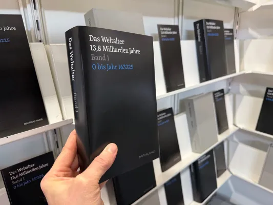 Bild: Das Kunstwerk „Das Weltalter: 13,8 Milliarden Jahre“ auf der Leipziger Buchmesse 