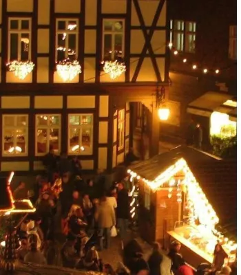 Bild: Pünktlich mit dem ersten Schnee freut sich Wernigerode auf den Weihnachtsmarkt