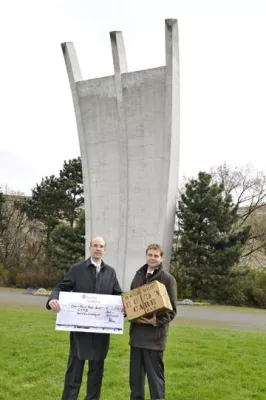 Bild: Münze Berlin übergibt Luftbrücken-Spende an CARE