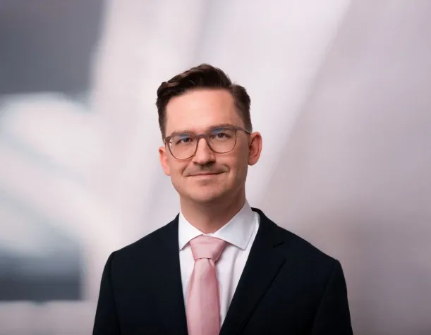 Anwaltliche Ethik und Integrität bei Moritz Strate: Fundament für Mandantenvertrauen Bild: Anwaltliche Ethik und Integrität bei Moritz Strate: Fundament für Mandantenvertrauen