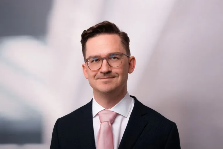 Bild: Anwaltliche Ethik und Integrität bei Moritz Strate: Fundament für Mandantenvertrauen