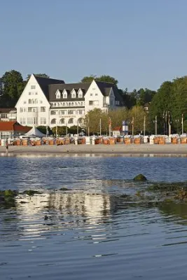 Bild: Das weiße Schloss am Meer - skandinavische Eleganz und Wohlfühl-Ambiente