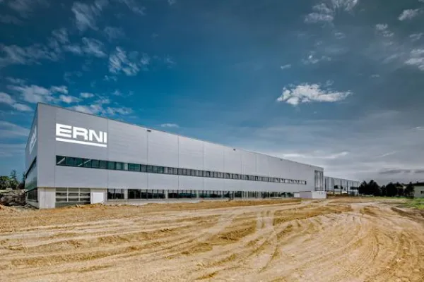 ERNI Electronics feiert offizielle Einweihung der neuen Spritzgießerei Bild: ERNI Electronics feiert offizielle Einweihung der neuen Spritzgießerei
