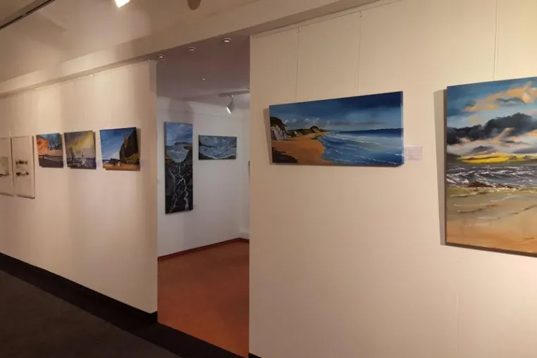 Bild: Ausstellung - Vielschichtkunst