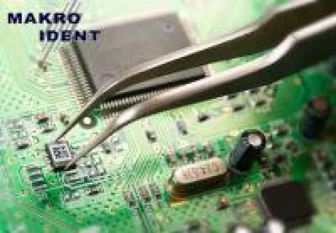 Bild: Reinigungsbeständiges Traceability-Etikett für Leiterplatten