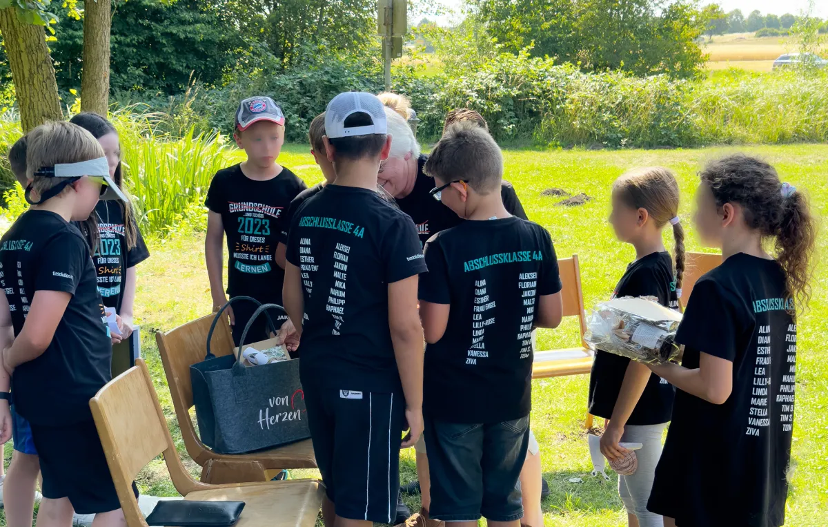 Tie Solution spendet T-Shirts an die Hermann-Francke-Schule Gießen (© Tie Solution GmbH)