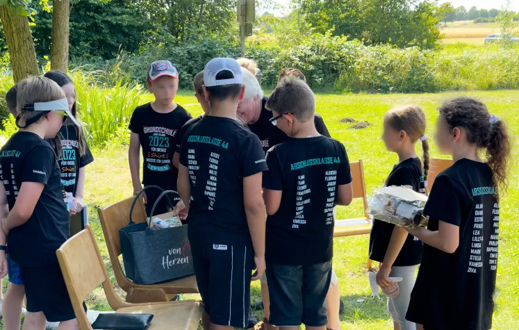 Bild: Tie Solution spendet T-Shirts 