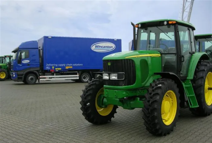 Bild: Wincanton lagert Traktorenteile und -komponenten für Deere & Company