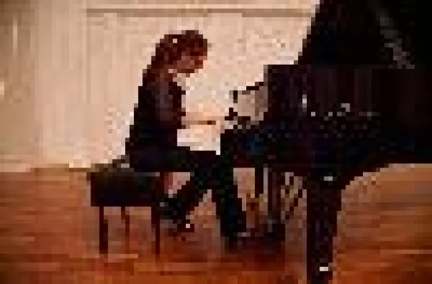 Klavierabend mit Annique Göttler in der Kreissparkasse Bild: Klavierabend mit Annique Göttler in der Kreissparkasse