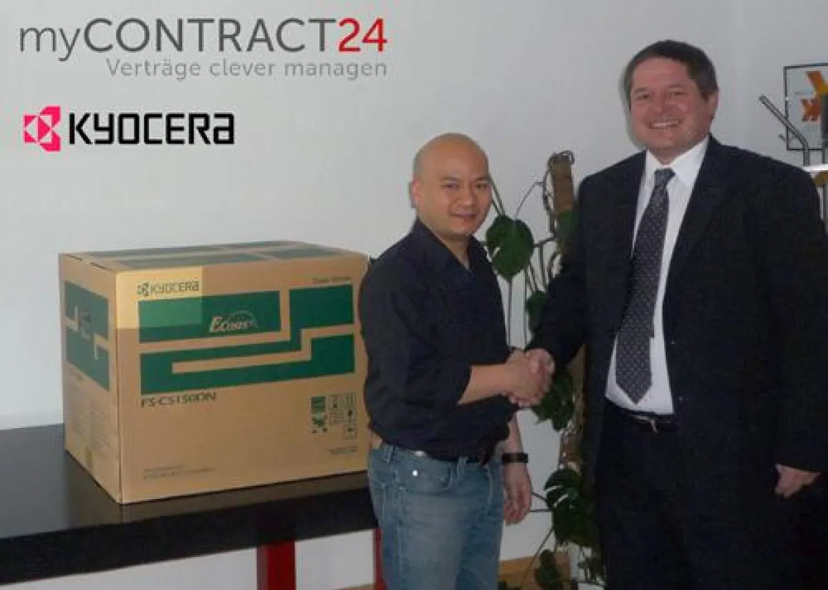 Vertragsspezialist myCONTRACT24.de übergibt Farblaserdrucker von KYOCERA MITA an Ngoc-Duy Nguyen
