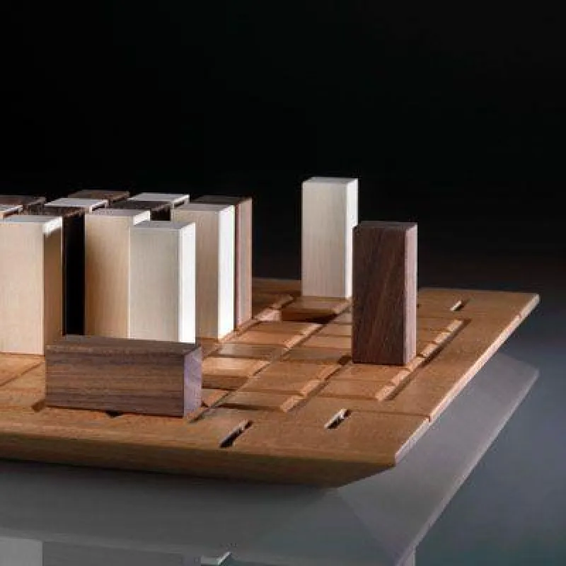 Spiele aus edlem Massivholz - interessant und schön. Foto: Clemens Gerhards KG