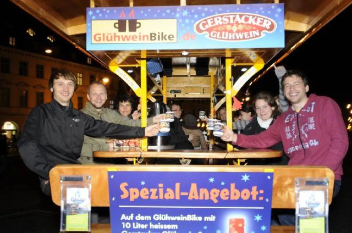Weihnachtliches Event auf dem GlühweinBike in München