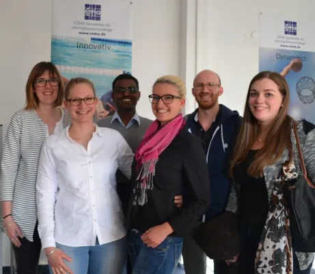 Bild: HdWM: Sales-Profi Dr. Nikolaus A. Rauch überzeugt mit starken Argumenten - Studierende zeigen großes Interesse