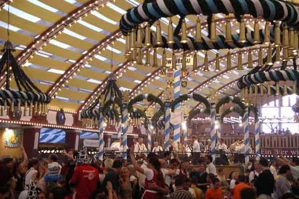 Live und exklusiv auf zaplive.tv - Oktoberfestauftakt am 17.9. in Berlin mit Angela Merkel Bild: Live und exklusiv auf zaplive.tv - Oktoberfestauftakt am 17.9. in Berlin mit Angela Merkel