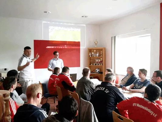 Schiedsrichter im Saisonendspurt – Im Juli neuer Anfängerkurs für Referees Bild: Schiedsrichter im Saisonendspurt – Im Juli neuer Anfängerkurs für Referees