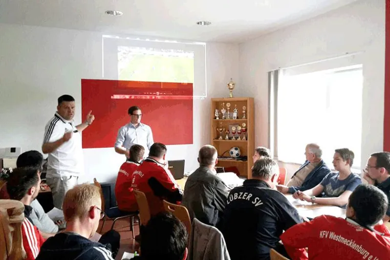 Schiedsrichter im Saisonendspurt – Im Juli neuer Anfängerkurs für Referees Bild: Schiedsrichter im Saisonendspurt – Im Juli neuer Anfängerkurs für Referees