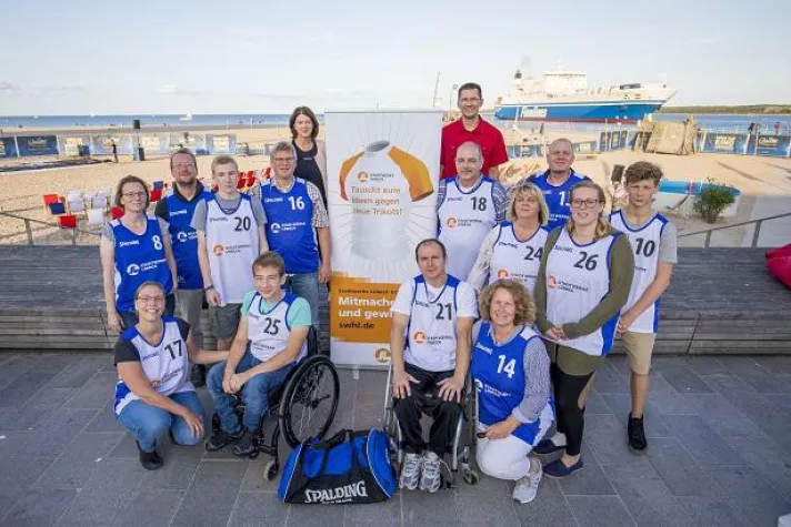 Bild: Rollstuhl-Basketball-Team vom RSC Lübeck gewinnt neue Trikots