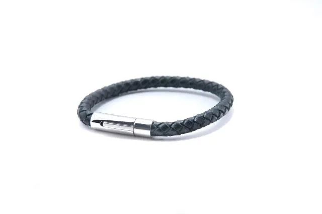 Bild: Good Vibrations – Prämiertes Energiearmband Ampli5 sorgt für mehr Flexibilität, Stärke und Balance