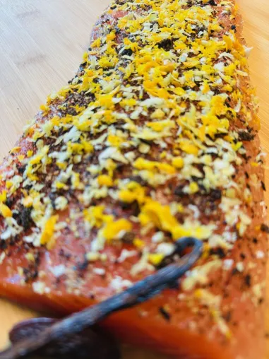 Bild: Neuer exquisiter Graved Lachs mit Tonkabohne und Bourbon Vanille - Ein Genuss der Extraklasse