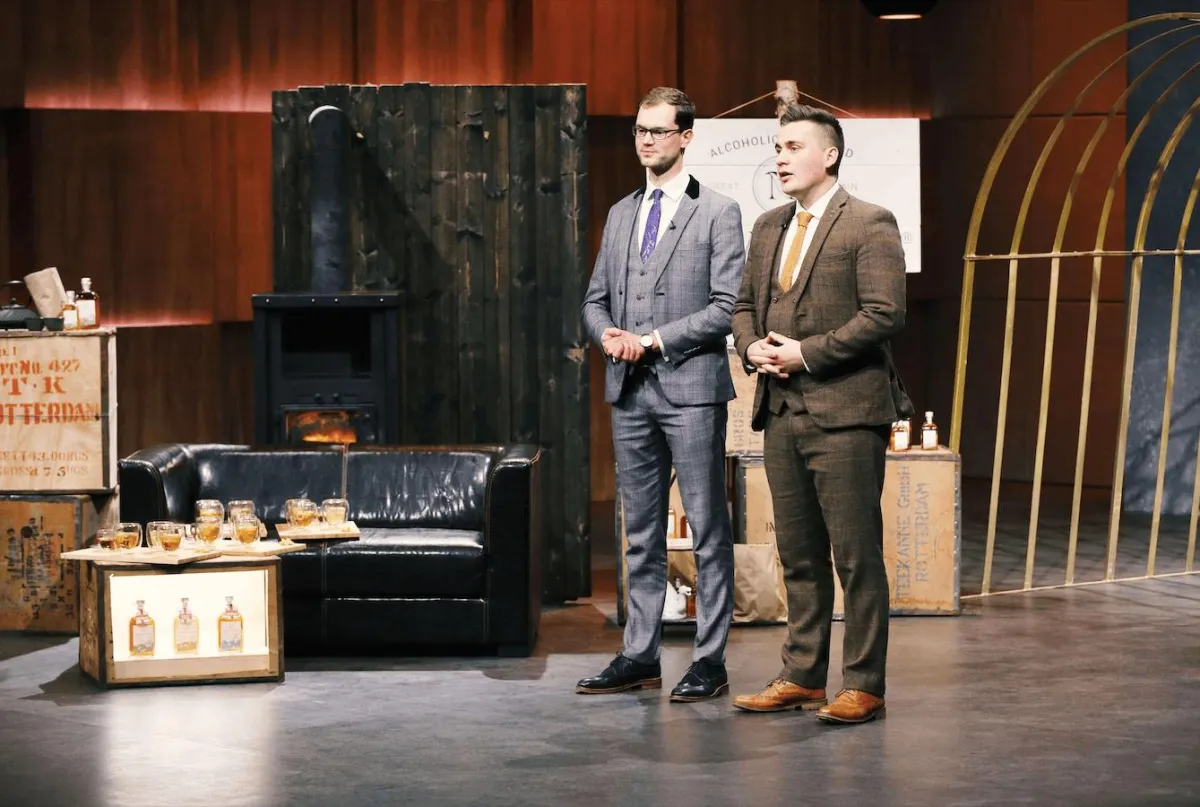 Gründer Efferoth (links) und Passia (rechts) präsentieren Ihr Start-up in Vox 