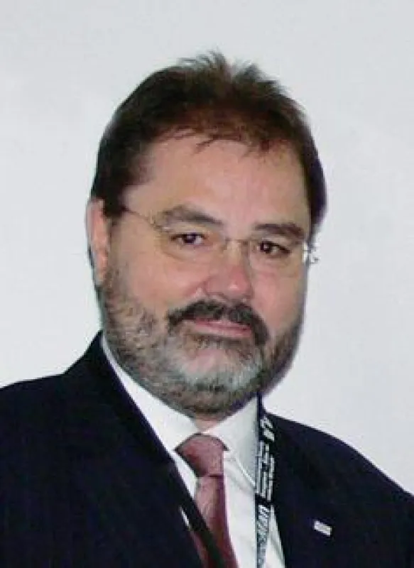 Prof. Holl
