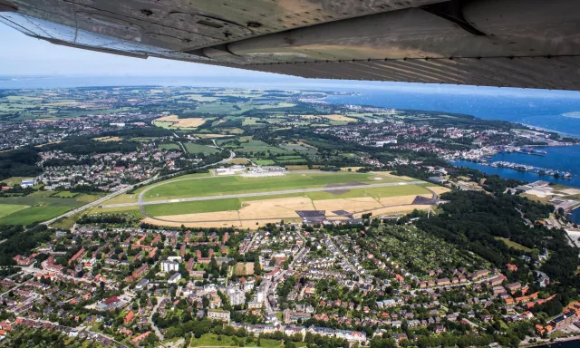 Bild: Spektakulärer Flugtag am Flughafen Kiel – Ein Event für die ganze Familie