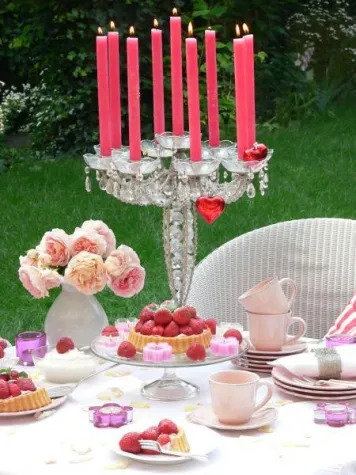 Bild: Erdbeeren und Kerzen- eine wunderbare (Deko-)Liason