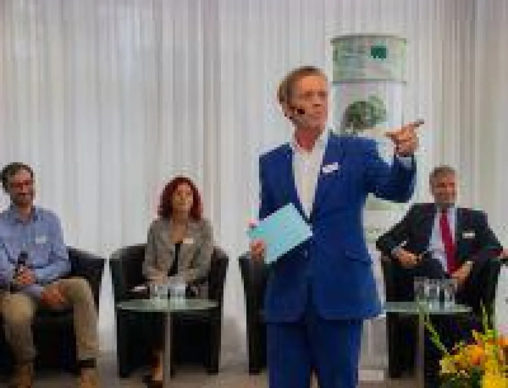 Lebhafte Podiumsdiskussion mit Moderator Dr. Hajo Schumacher