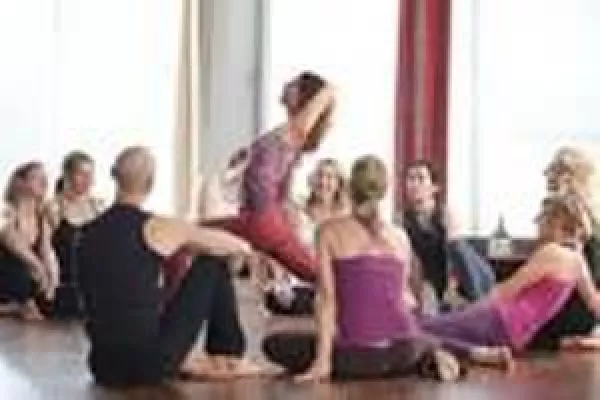 Bild: Infoabend für die Yogalehrer Ausbildung 2013 - RYT® 200 am 11 Januar 2013 um 19.00 Uhr bei AIRYOGA München