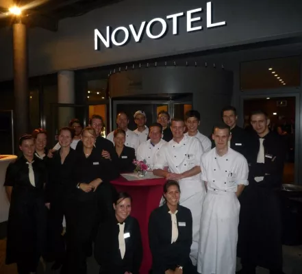 Bild: Accor Club: Kabarett-Abend von Mercure, Novotel und ibis bringt 1.000 Euro für Nürnberger Kinder