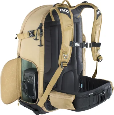 Bild: Beim EVOC CP 26l schätzt Ale Di Lullo perfekten Tragekomfort und Flexibilität