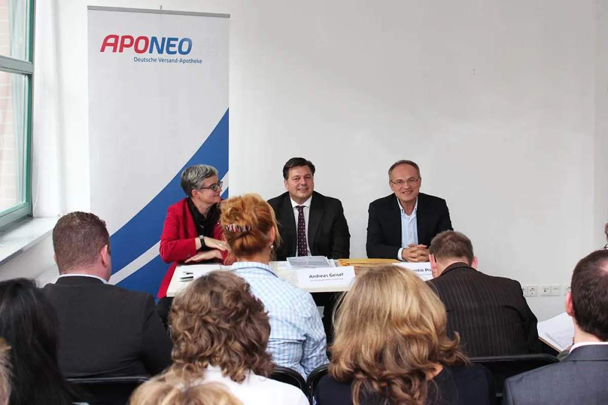 Beate Kostka, Andreas Geisel und Konstantin Primbas am 7. Oktober bei der Pressekonferenz